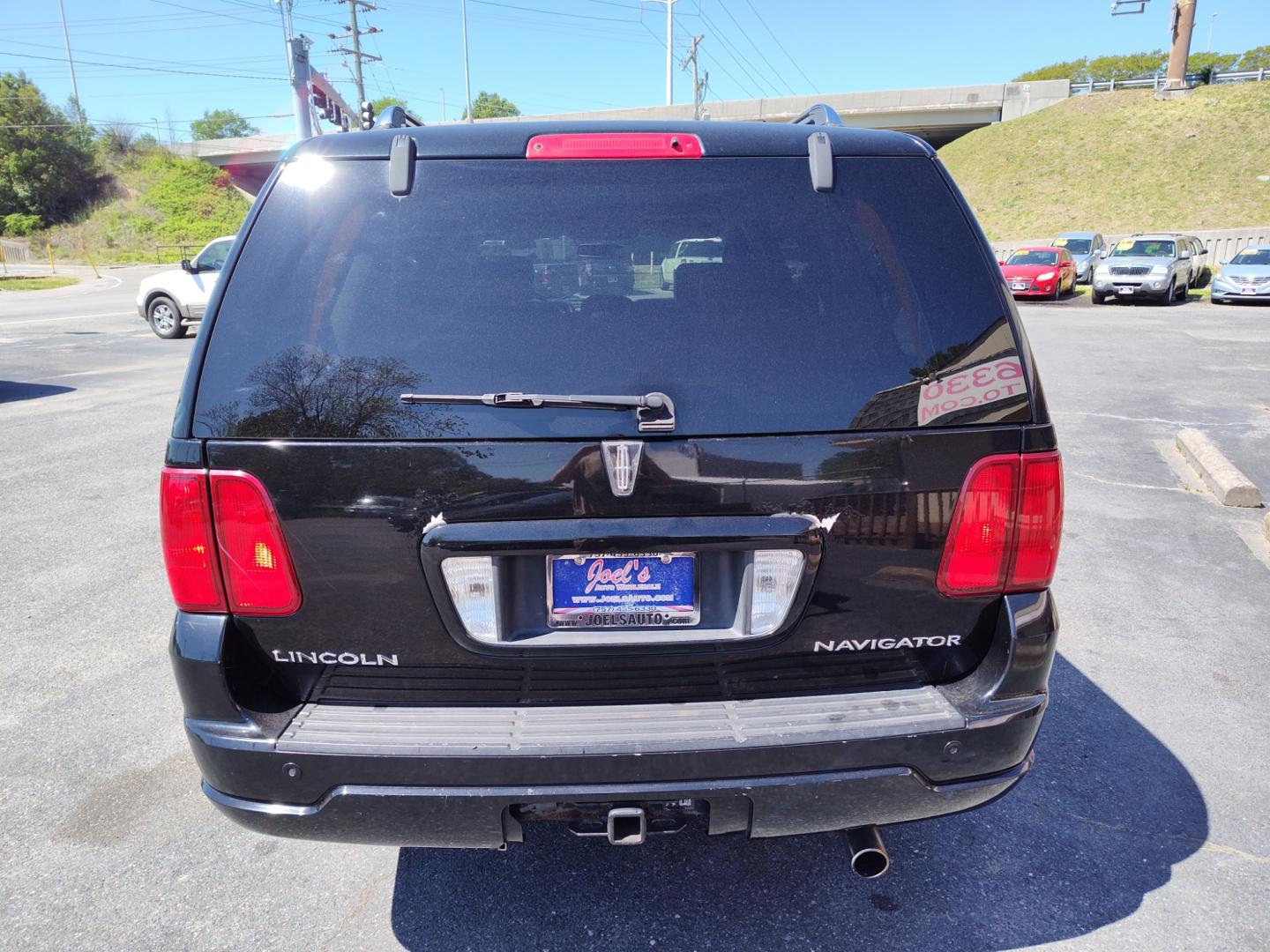 2006 Black /tan Lincoln Navigator 4WD Luxury (5LMFU28546L) with an 5.4L V8 SOHC 24V engine, 6-Speed Automatic Overdrive transmission, located at 5700 Curlew Drive, Norfolk, VA, 23502, (757) 455-6330, 36.841885, -76.209412 - Photo#13